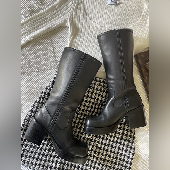 FRYE | Black Dorian Platform Boots - Picture 8 of 8